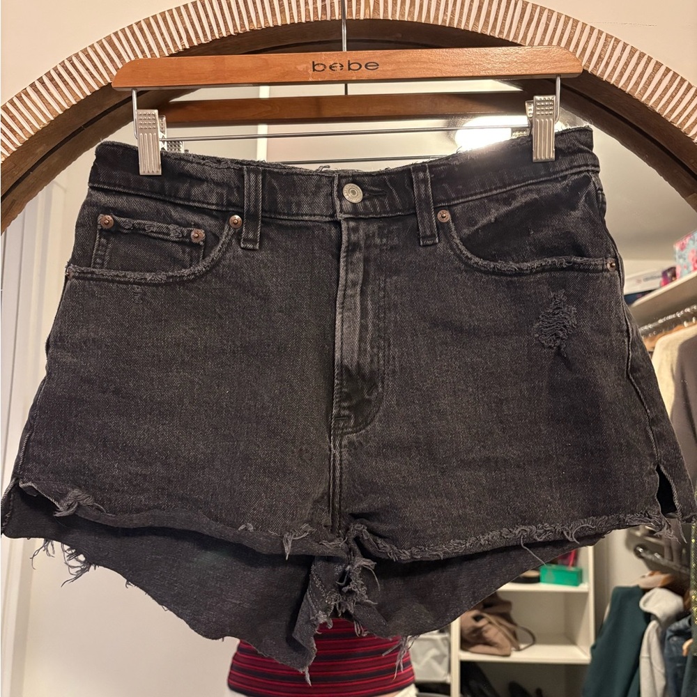 Abercrombie & Fitch Black Distressed ‘The Mom’ high rise Denim Shorts - size 29